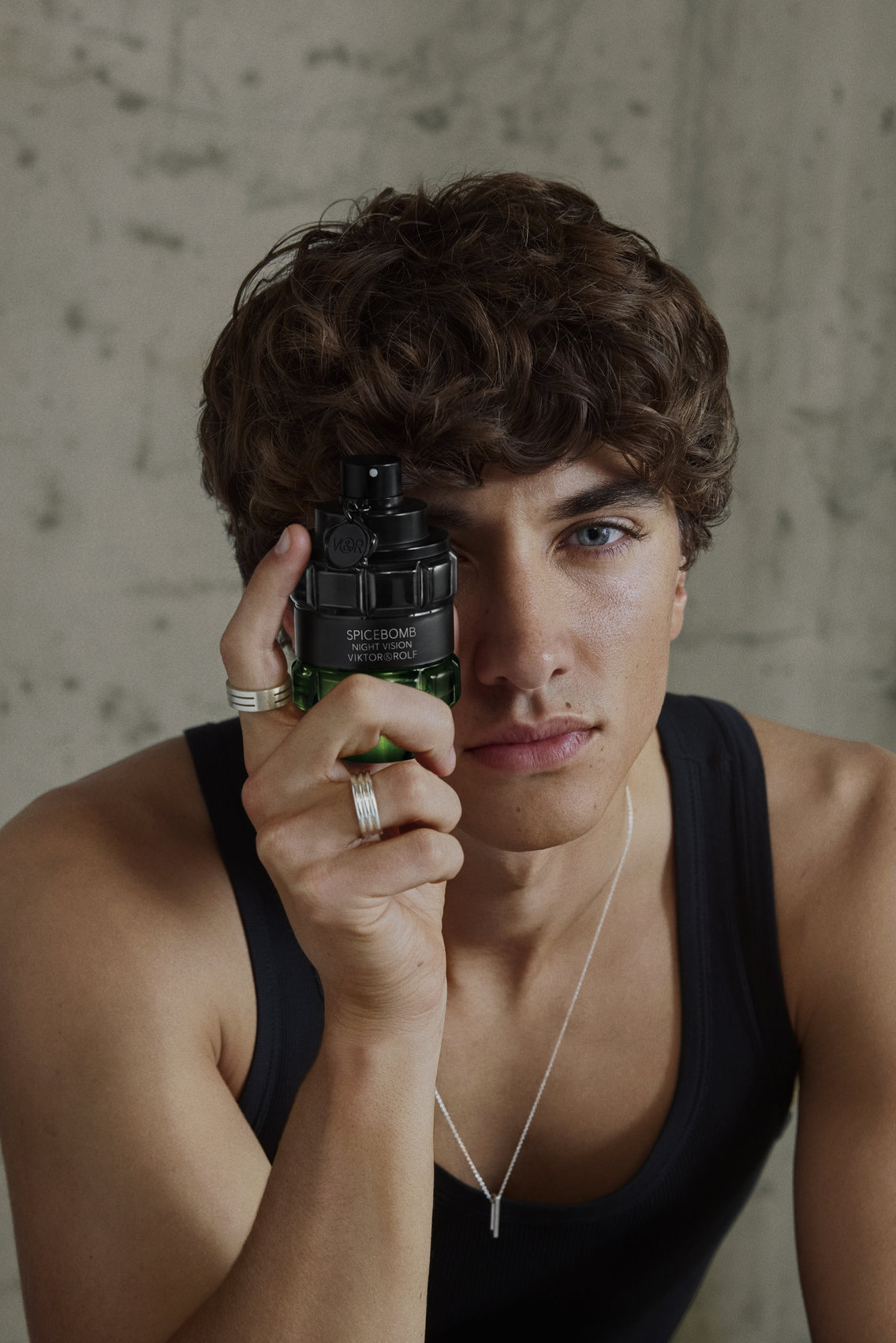 VIKTOR&ROLF_L8_0043_R4_resultat